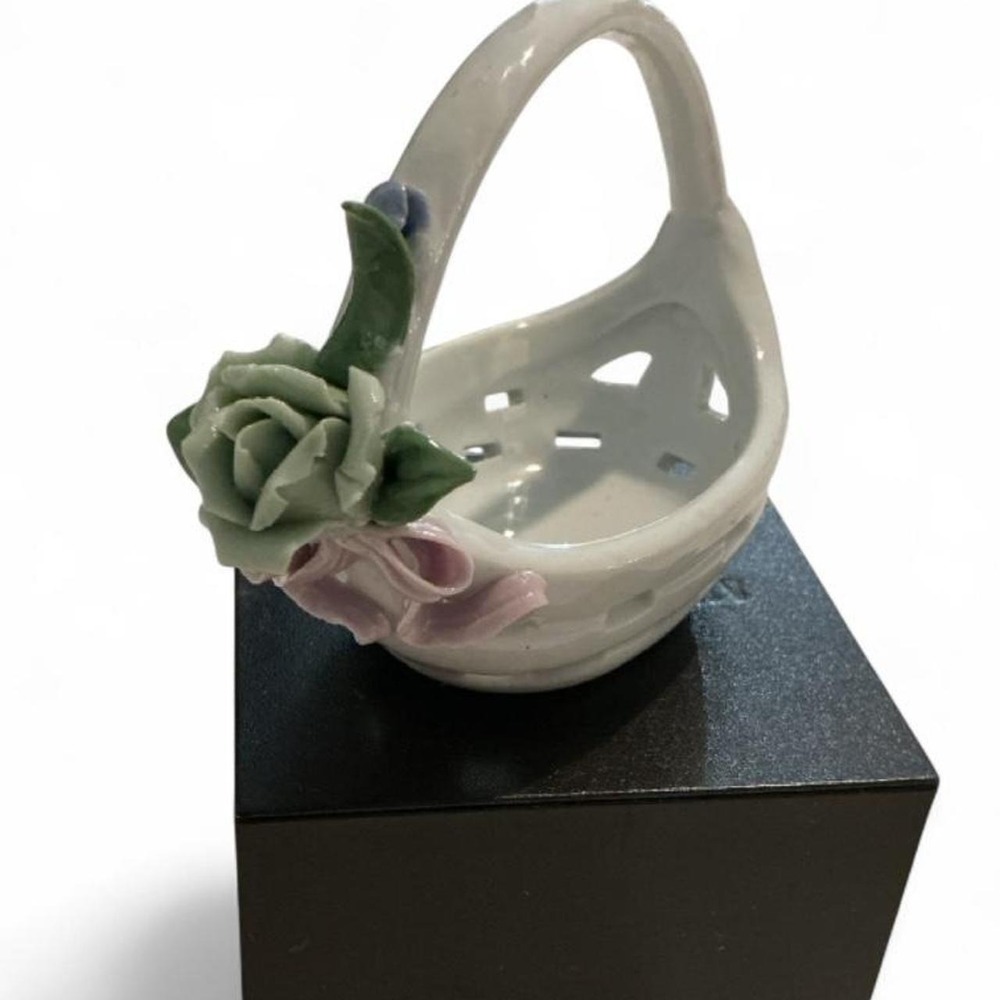 Silvestri Mini Porcelain Basket OS White‎ Floral Lattice Decor
